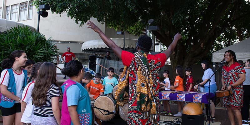 Outros Sons d'África - experiência sonora e táctil com instrumentos tradicionais